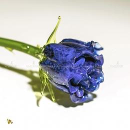 Синяя роза из стекла