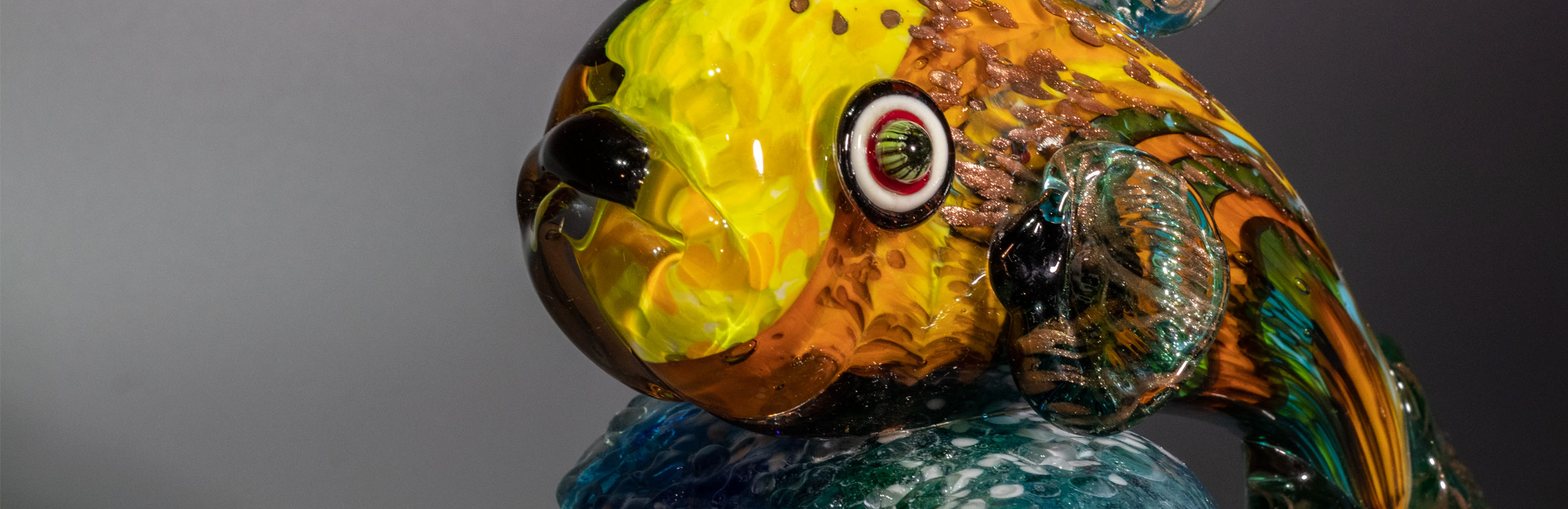 Композиция из цветного стекла "Золотая рыбка"